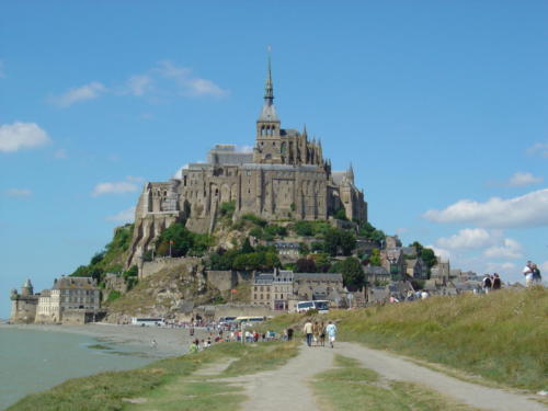 Le Mont St Michel (45 kms)